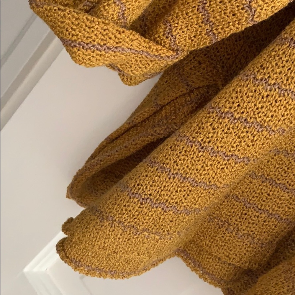 Altar’d State Sweater - Picture 4 of 5